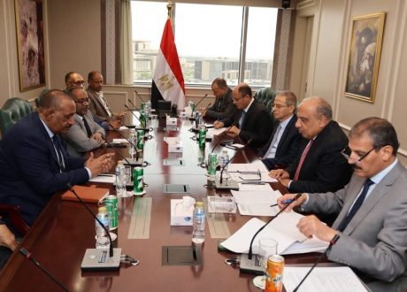 وزير الكهرباء يبحث مع وزير النفط والطاقة السوداني سبل دعم وتعزيز الشراكة والتعاون في مجالات الكهرباء وإعادة بناء وتأهيل الشبكات