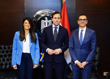 وزيرا “الاستثمار” و “التخطيط “يلتقيان وزير التجارة الدولية والتعاون الإنمائي السويدي لبحث سبل تعزيز العلاقات الاقتصادية بين البلدين
