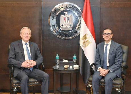 وزير الاستثمار والتجارة الخارجية يلتقي رئيس مجلس النواب للجمعية الوطنية لجمهورية بيلاروسيا