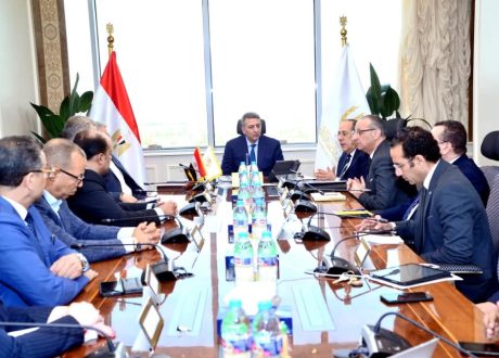  نائب وزير التموين يبحث خطة تطوير المنافذ التابعة وتعزيز التعاون مع القطاع الخاص
