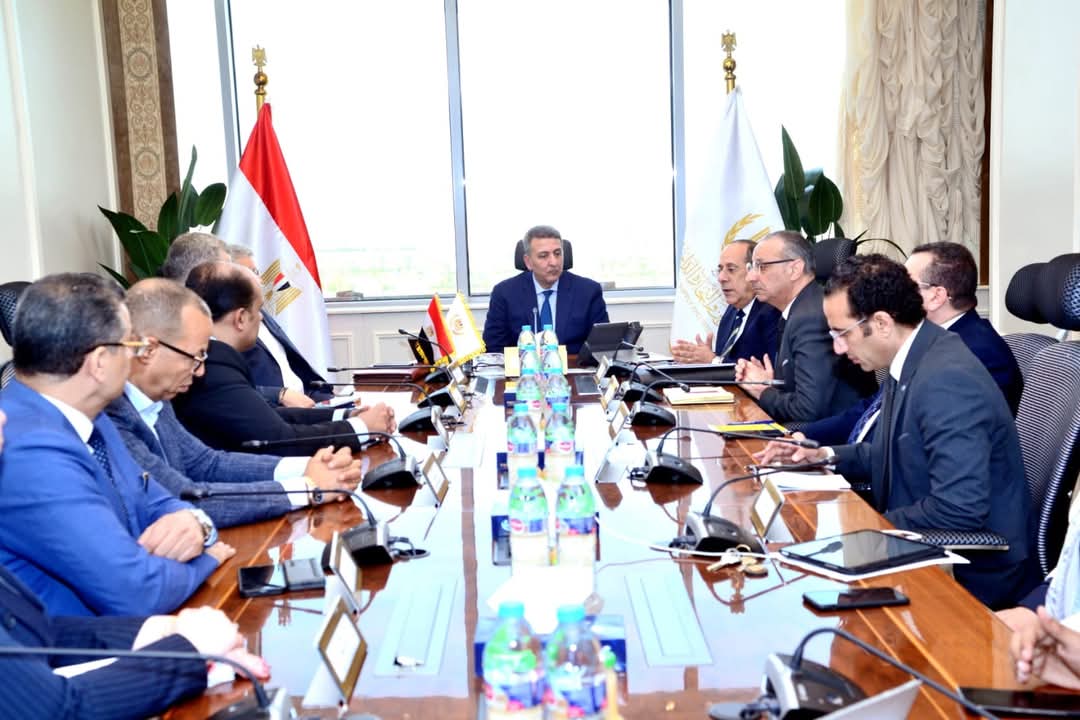  نائب وزير التموين يبحث خطة تطوير المنافذ التابعة وتعزيز التعاون مع القطاع الخاص