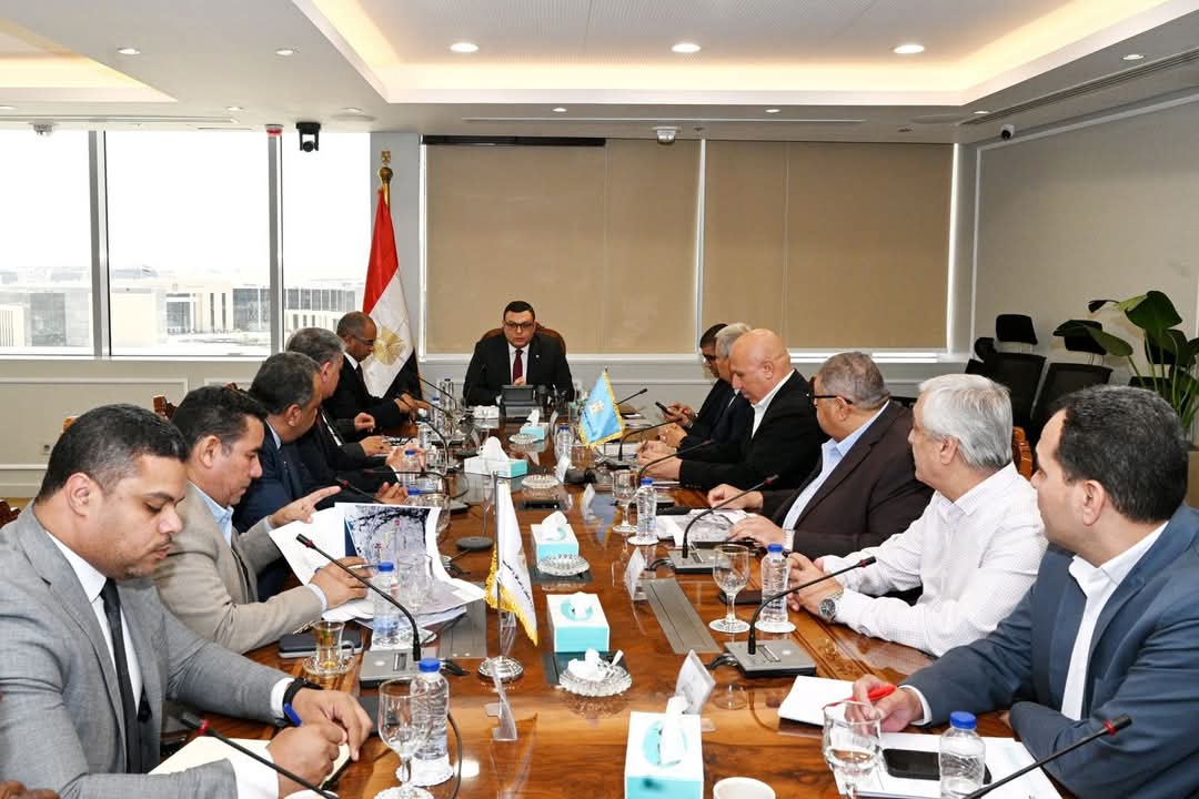 ” وزير الإسكان” يتابع منظومة الصرف الصحي بقرية الكرور بأسوان وموقف توصيل المرافق للإسكان الاجتماعي بعرب العليقات بالقليوبية