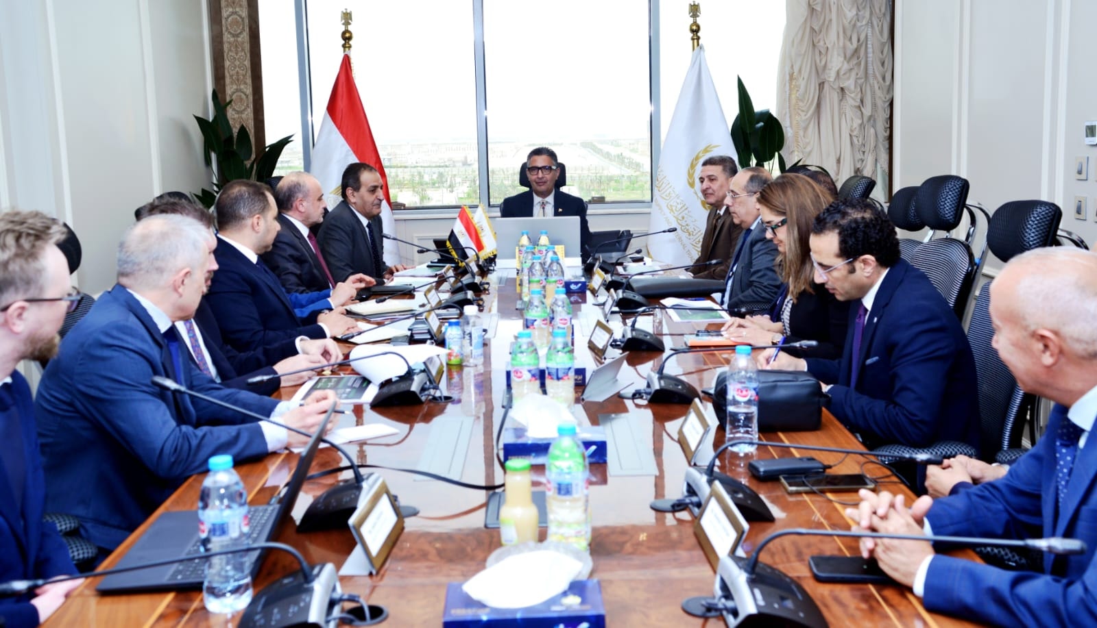وزير التموين يبحث مع وفد روسي تطبيق نظام تتبع رقمي للقمح والدقيق لتعزيز الأمن الغذائي