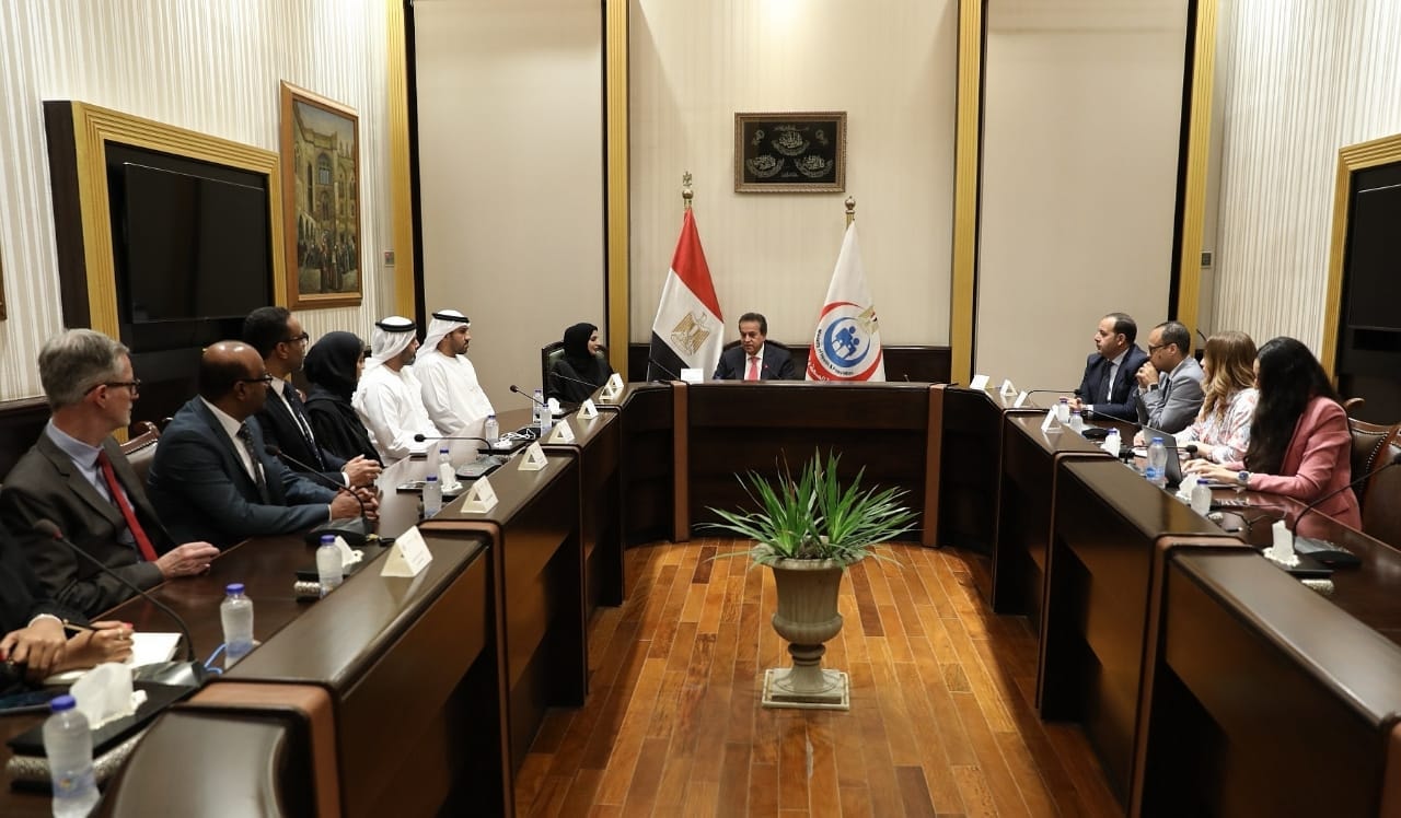 وزير الصحة يستقبل وفدًا إماراتيًا لبحث تطوير التعاون في القطاع الصحي