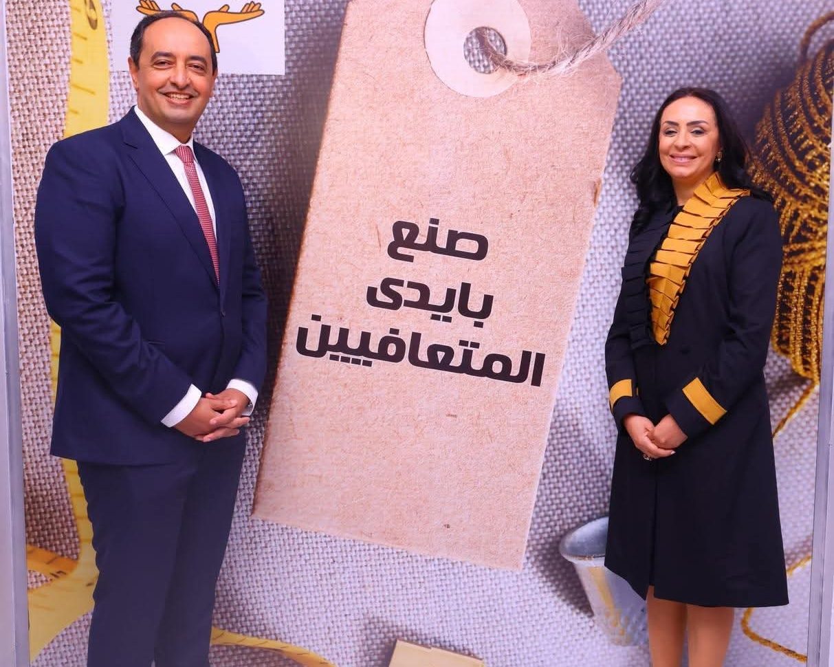 بمشاركة متعافي مراكز العزيمة.. تسليم 9000 قطعة ملابس لبنك الكساء