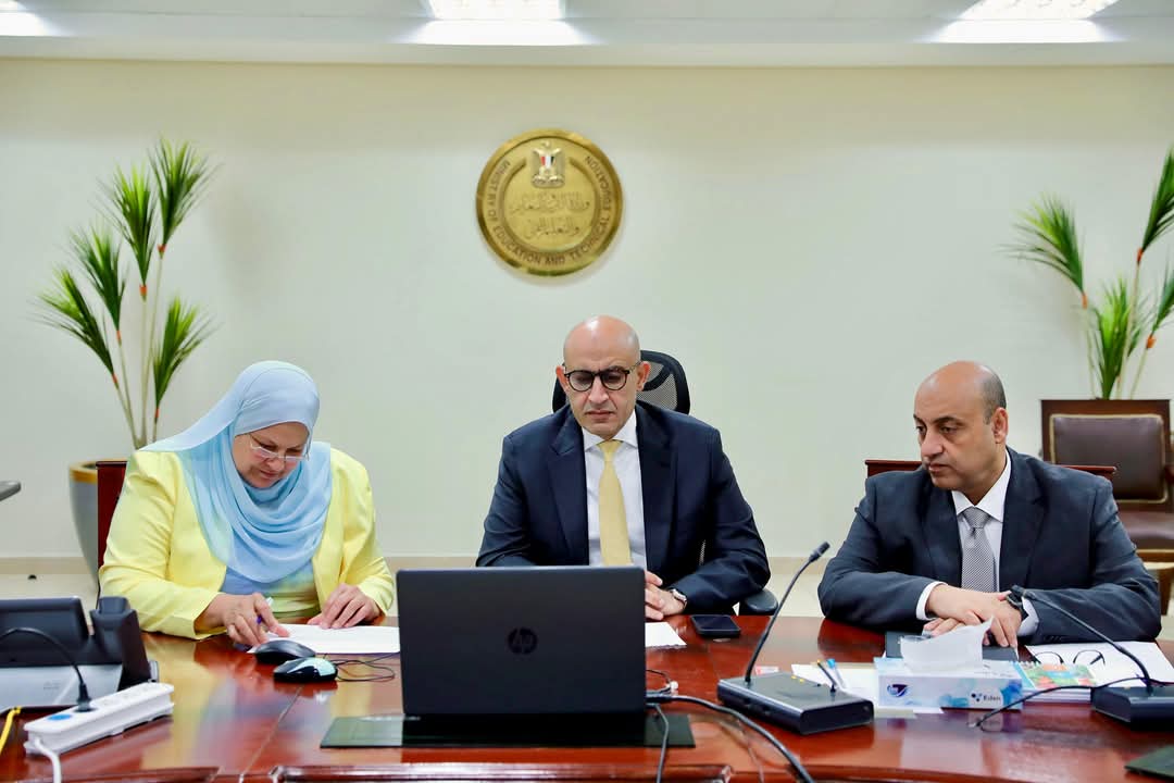 ” وزير التربية والتعليم “يتابع امتحانات الدبلومات الفنية من غرفة العمليات المركزية بمقر الوزارة بالعاصمة الإدارية
