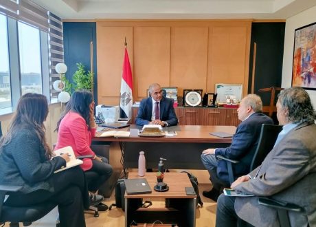 نائب وزير الإسكان يستقبل بعثة البنك الدولي لمتابعة “المرحلة الثانية من برنامج خدمات الصرف الصحي بالمناطق الريفية بـ6 محافظات