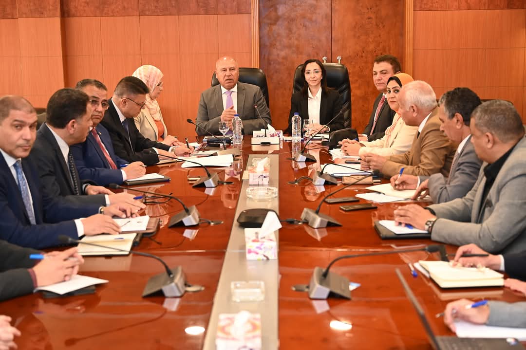 “كامل الوزير” يبحث مع محافظ ومستثمري البحيرة تحديات المناطق الصناعية بالمحافظة وسبل حلها