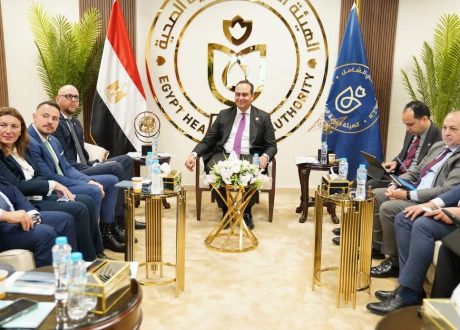 ” رئيس هيئة الرعاية الصحية”يبحث مع وفد كبرى الشركات الألمانية سُبل تعزيز الشراكات الدولية وجذب الاستثمارات الصحية ودعم الشراكة بين القطاعين الحكومي والخاص في مصر