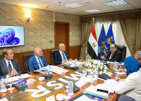  “وزير قطاع الأعمال العام” يعقد اجتماعًا موسعًا لمتابعة مستجدات العمل في عدد من المشروعات السياحية والفندقية