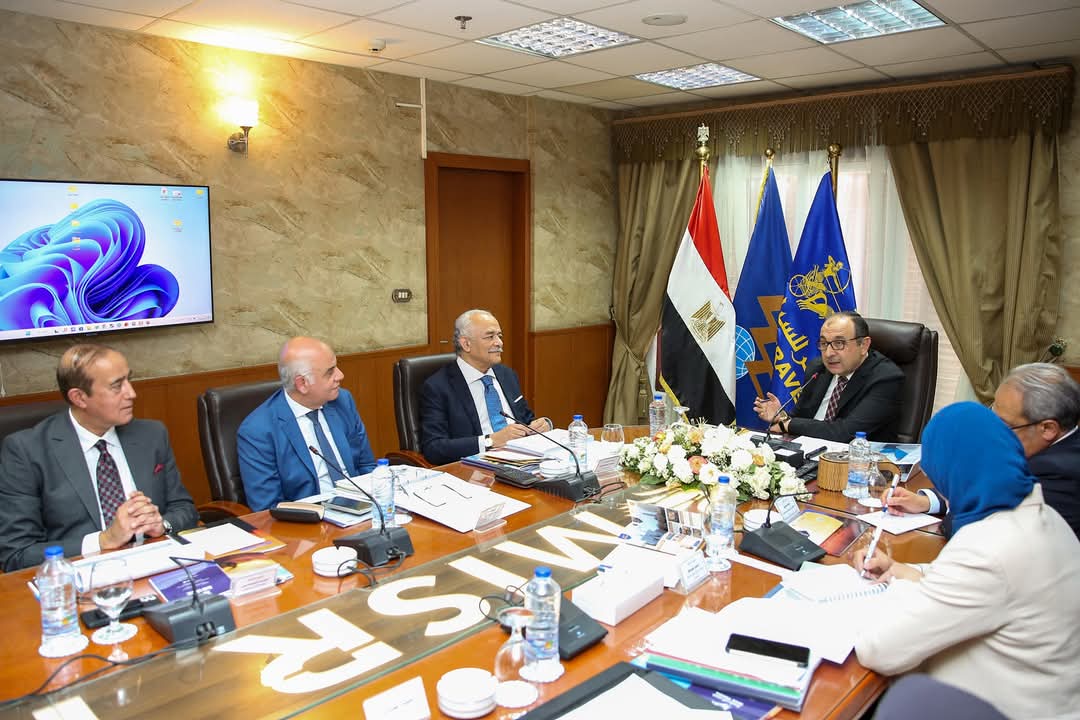  “وزير قطاع الأعمال العام” يعقد اجتماعًا موسعًا لمتابعة مستجدات العمل في عدد من المشروعات السياحية والفندقية