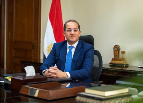 “وزير المالية”يوجه بتسهيل الإجراءات الجمركية لضيوف الرحمن