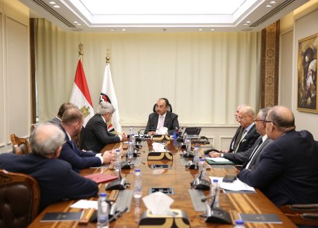 وزير قطاع الأعمال العام يبحث مع الرئيس التنفيذي لمجموعة “ماير تكنيمونت” الإيطالية تطورات مشروع حامض النيتريك و نترات الأمونيوم بشركة كيما بأسوان