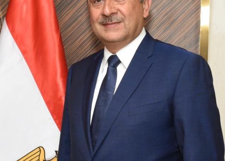 وزير قطاع الأعمال العام في زيارة مفاجئة لشركتي “العربية” و”ممفيس” للأدوية لمتابعة سير العمل والإنتاج