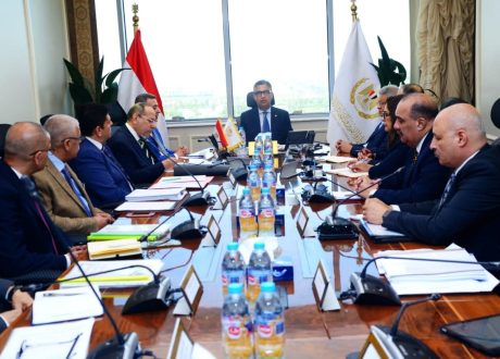  وزير التموين يعقد اجتماعًا مع الشركة “القابضة للصناعات الغذائية” لمتابعة الموقف التنفيذي للمخزون الاستراتيجي من السلع الأساسية 