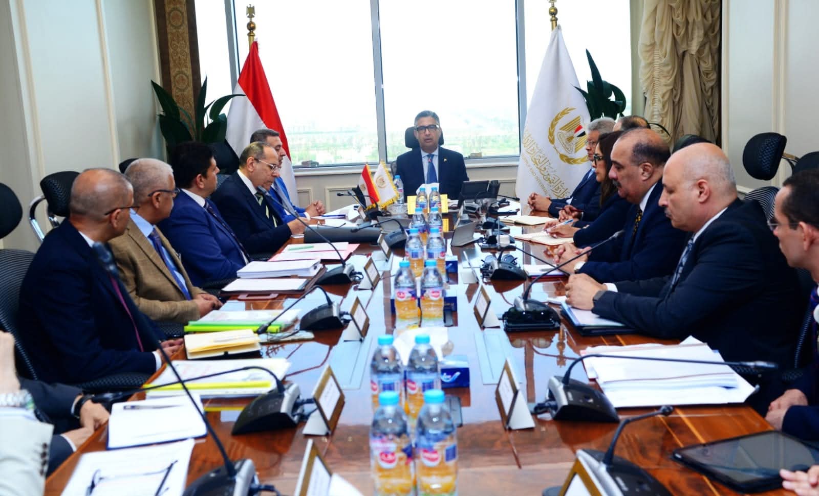  وزير التموين يعقد اجتماعًا مع الشركة “القابضة للصناعات الغذائية” لمتابعة الموقف التنفيذي للمخزون الاستراتيجي من السلع الأساسية 