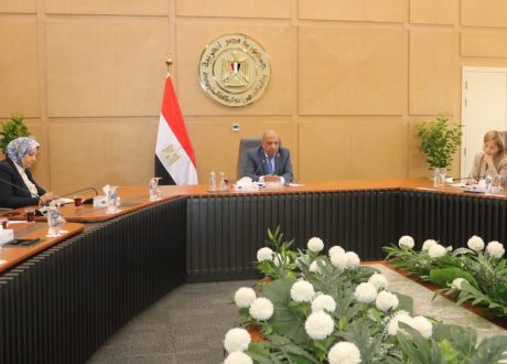 “وزير الكهرباء” يبحث مع وفدى بنك الاستثمار و الاتحاد الأوروبيين سبل دعم الشراكة وتعزيز التعاون و العمل المشترك