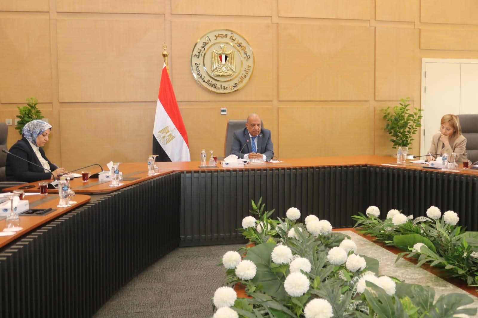 “وزير الكهرباء” يبحث مع وفدى بنك الاستثمار و الاتحاد الأوروبيين سبل دعم الشراكة وتعزيز التعاون و العمل المشترك