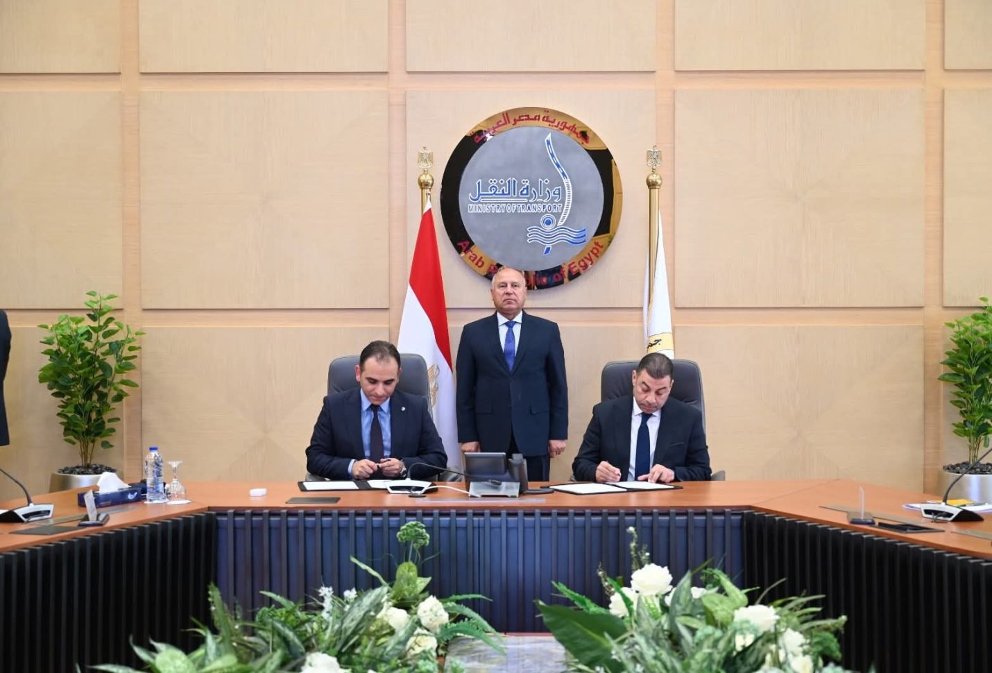 كامل الوزير:يشهد توقيع عقد ترخيص شركة “رحلة رايدز لتنظيم خدمات النقل البري” للعمل في مجال نقل الركاب باستخدام نظام تكنولوجيا المعلومات