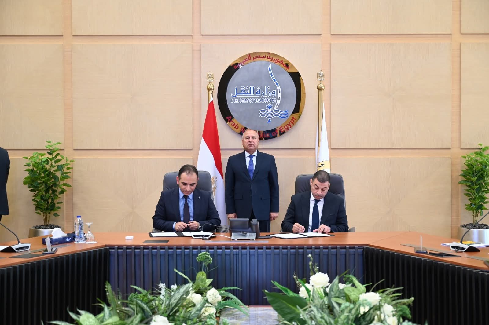 كامل الوزير:يشهد توقيع عقد ترخيص شركة “رحلة رايدز لتنظيم خدمات النقل البري” للعمل في مجال نقل الركاب باستخدام نظام تكنولوجيا المعلومات