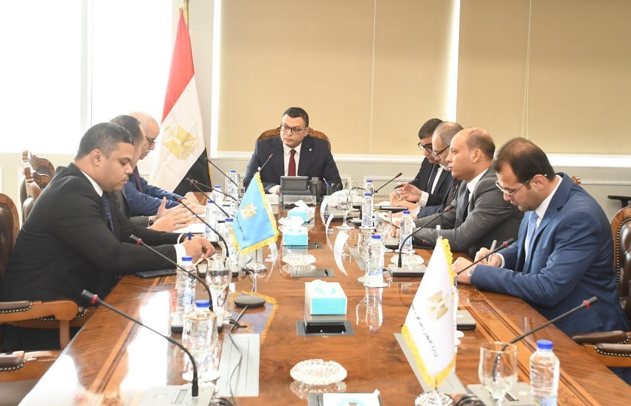  وزير الإسكان يلتقى ممثل شركة استادات للاستثمار الرياضي لمناقشة مجالات التعاون المشترك