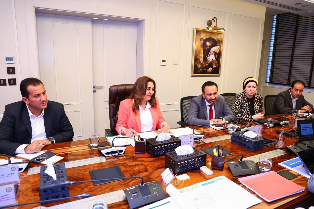 وزيرتا البيئة والتنمية المحلية تتابعان تطورات آخر مراحل إنشاء المدينة المتكاملة لمعالجة المخلفات بالعاشر من رمضان