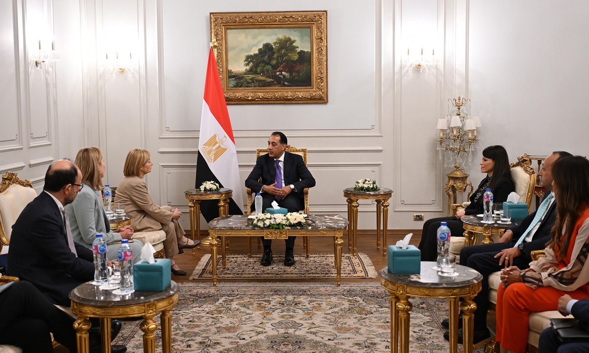 رئيس الوزراء يبحث مع بنك الاستثمار الأوروبي تعزيز الشراكة التنموية ودعم القطاع الخاص المصري