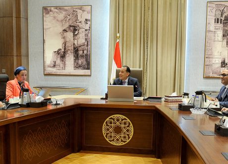 مدبولي يستعرض إنجازات وزارة البيئة في خفض الانبعاثات وتطوير منظومة المخلفات