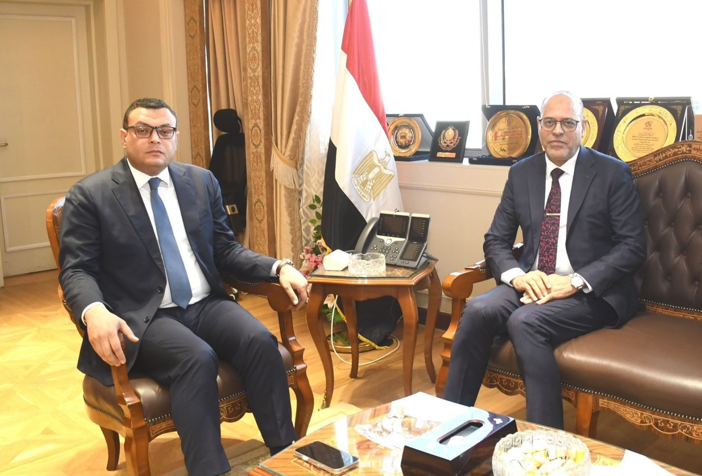 وزيرا الإسكان والعمل يبحثان التعاون لتأهيل العمالة وتوفير فرص تدريب في قطاع التشييد والبناء