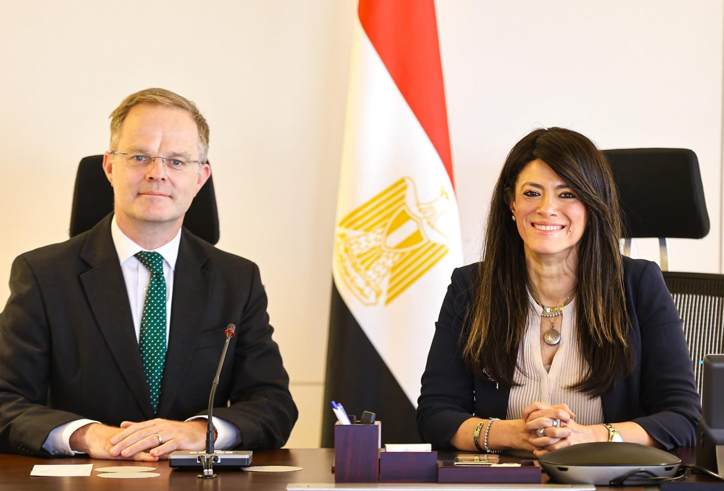 وزيرة التخطيط تستقبل سفير بريطانيا لمناقشة تعزيز التعاون في التحول الأخضر وتمويل المشروعات التنموية