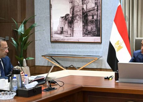 رئيس الوزراء يستعرض مع وزير الاتصالات عددا من ملفات عمل الوزارة