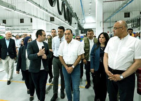رئيس الوزراء يفتتح التوسعات الجديدة بمشروع “شاهينلر إيجيبت 2” لصناعة الملابس الجاهزة ببرج العرب الجديدة
