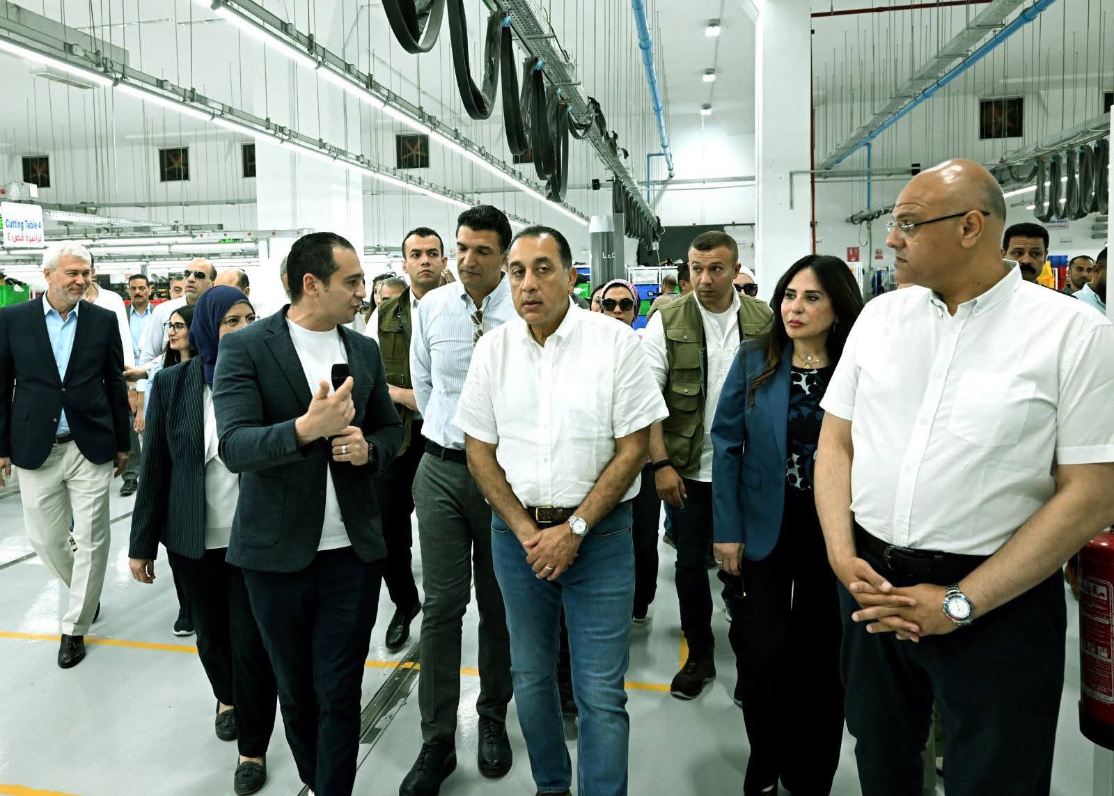 رئيس الوزراء يفتتح التوسعات الجديدة بمشروع “شاهينلر إيجيبت 2” لصناعة الملابس الجاهزة ببرج العرب الجديدة