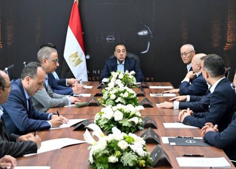 مدبولي يلتقي مسئولي شركة نيسان العالمية