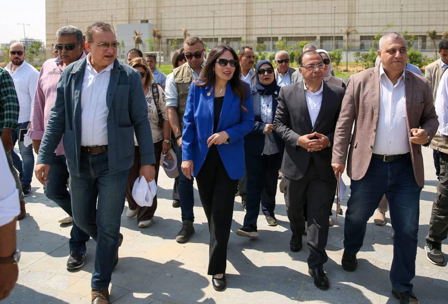 وزيرة الإسكان تقوم بجولة تفقدية موسعة بمشروع “حدائق تلال الفسطاط” وتعقد اجتماعًا مع الشركات المنفذة والاستشاريين ومسؤولي المشروع