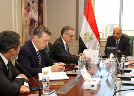  وزير الكهرباء يبحث مع وفد البنك الأوروبى لإعادة الإعمار والتنمية “EBRD ” سبل دعم وتعزيز الشراكة والتعاون في مختلف المجالات