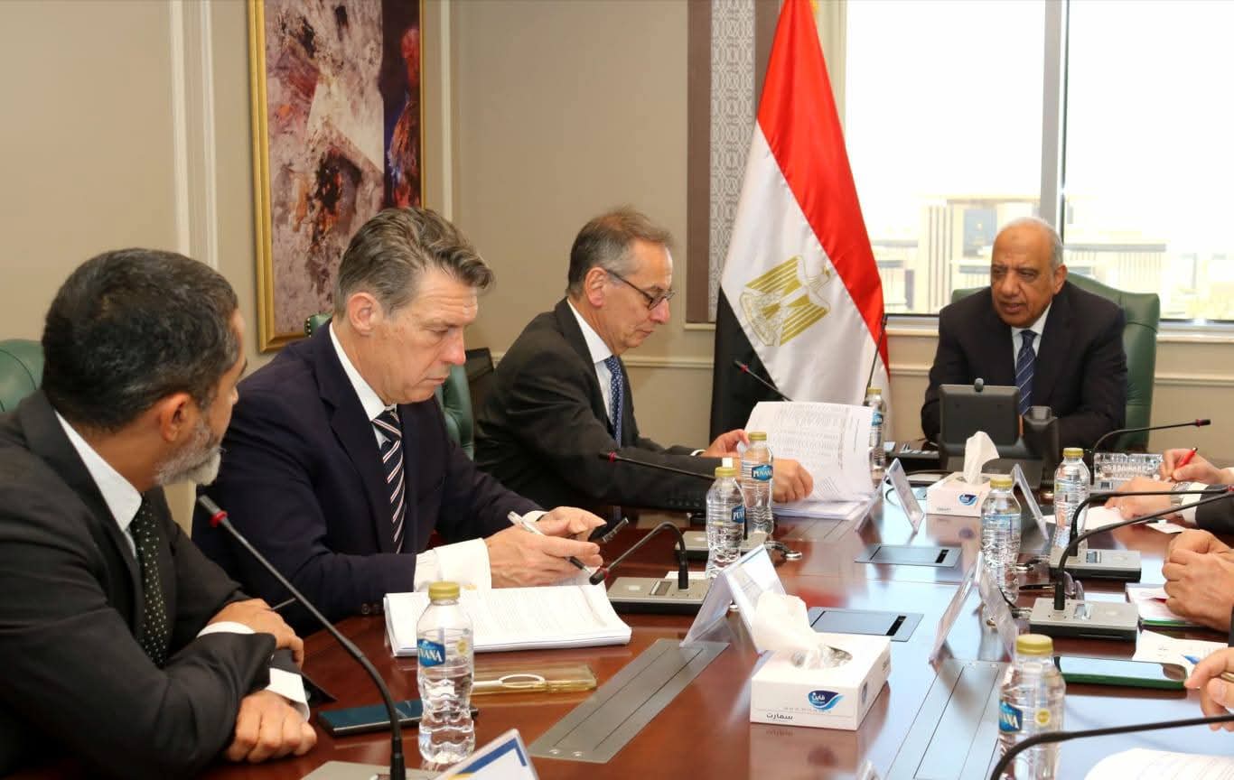  وزير الكهرباء يبحث مع وفد البنك الأوروبى لإعادة الإعمار والتنمية “EBRD ” سبل دعم وتعزيز الشراكة والتعاون في مختلف المجالات
