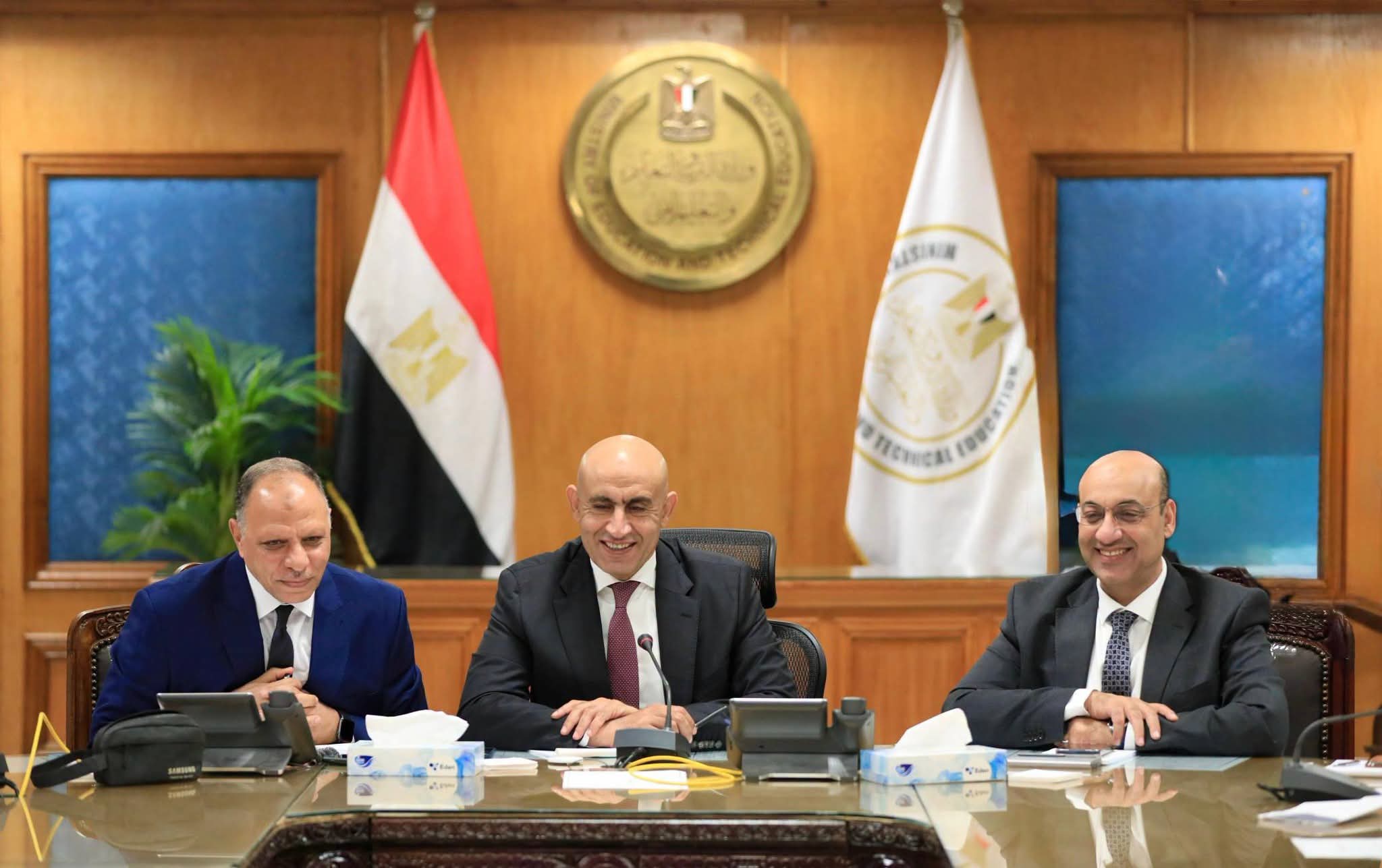 وزير التربية والتعليم يتابع انتظام أول أيام امتحانات الثانوية العامة من غرفة العمليات المركزية بالوزارة