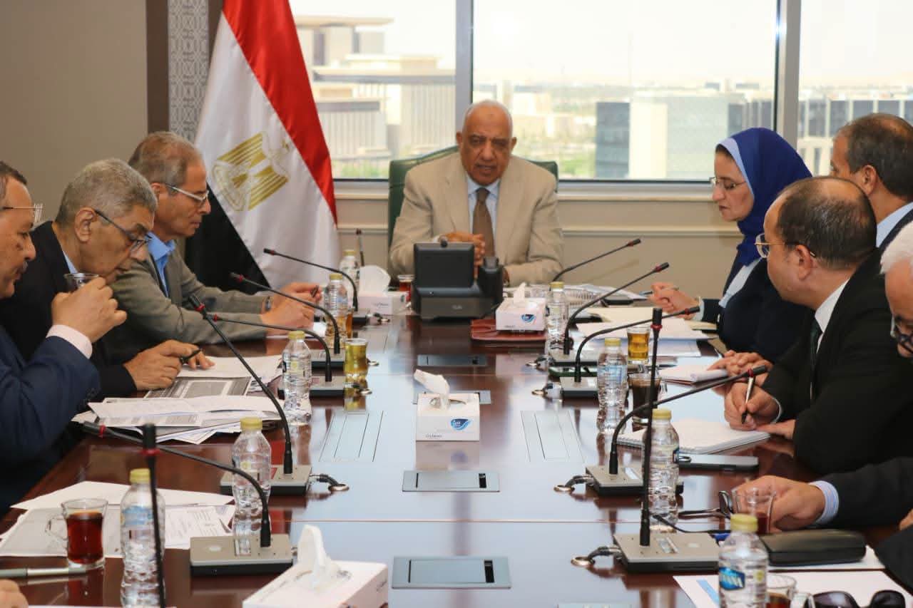 وزير الكهرباء يتابع خطة تأمين الشبكة القومية لمواجهة أحمال الصيف