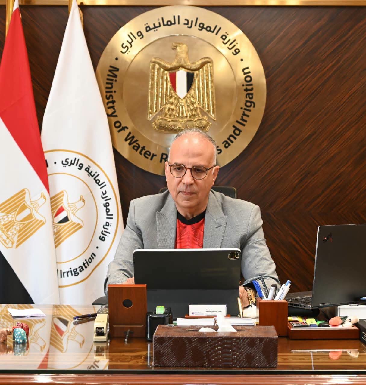 وزارة الري تبحث مع كوكاكولا تنفيذ مشروع لتحلية مياه الصرف الزراعي بالطاقة المتجددة