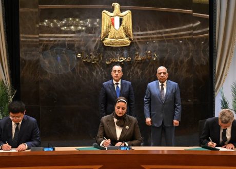 رئيس الوزراء يشهد توقيع مذكرة تفاهم لإنشاء أول مصنع لتوربينات الرياح في مصر ومشروع بقدرة 2000 ميجاوات بخليج السويس