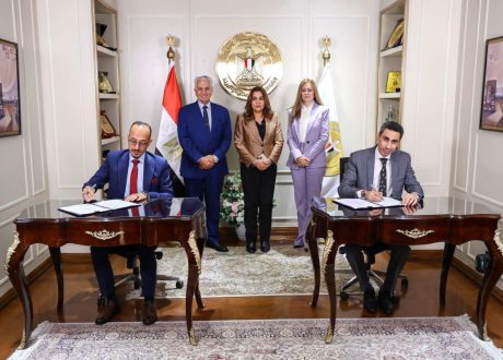 وزارة التنمية المحلية والبيئة توقع بروتوكولًا لإتاحة برامج ماجستير ودكتوراه مدعمة للعاملين وأسرهم