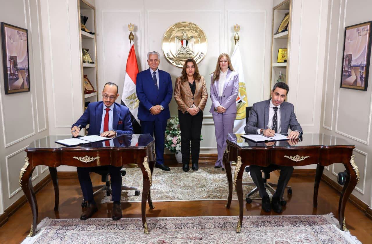 وزارة التنمية المحلية والبيئة توقع بروتوكولًا لإتاحة برامج ماجستير ودكتوراه مدعمة للعاملين وأسرهم