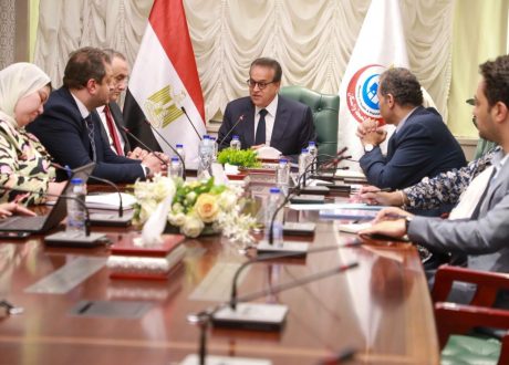 وزير الصحة يبحث مع رئيس مركز باراكير إنشاء فرع لمركز طب العيون في مصر