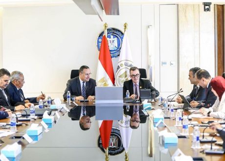 وزيرا التعليم العالي والتخطيط يناقشان دعم الشركات الناشئة وتحويل الأبحاث إلى مشروعات إنتاجية