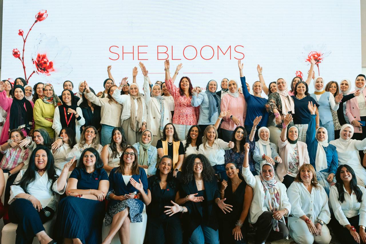 «She Blooms».. مبادرة جديدة من «إي آند مصر» لتمكين المرأة وترسيخ ثقافة الشمول