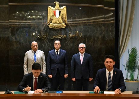 باستثمارات 300 مليون دولار.. توقيع عقد مشروع صيني لإنتاج مكونات إطارات السيارات داخل اقتصادية قناة السويس