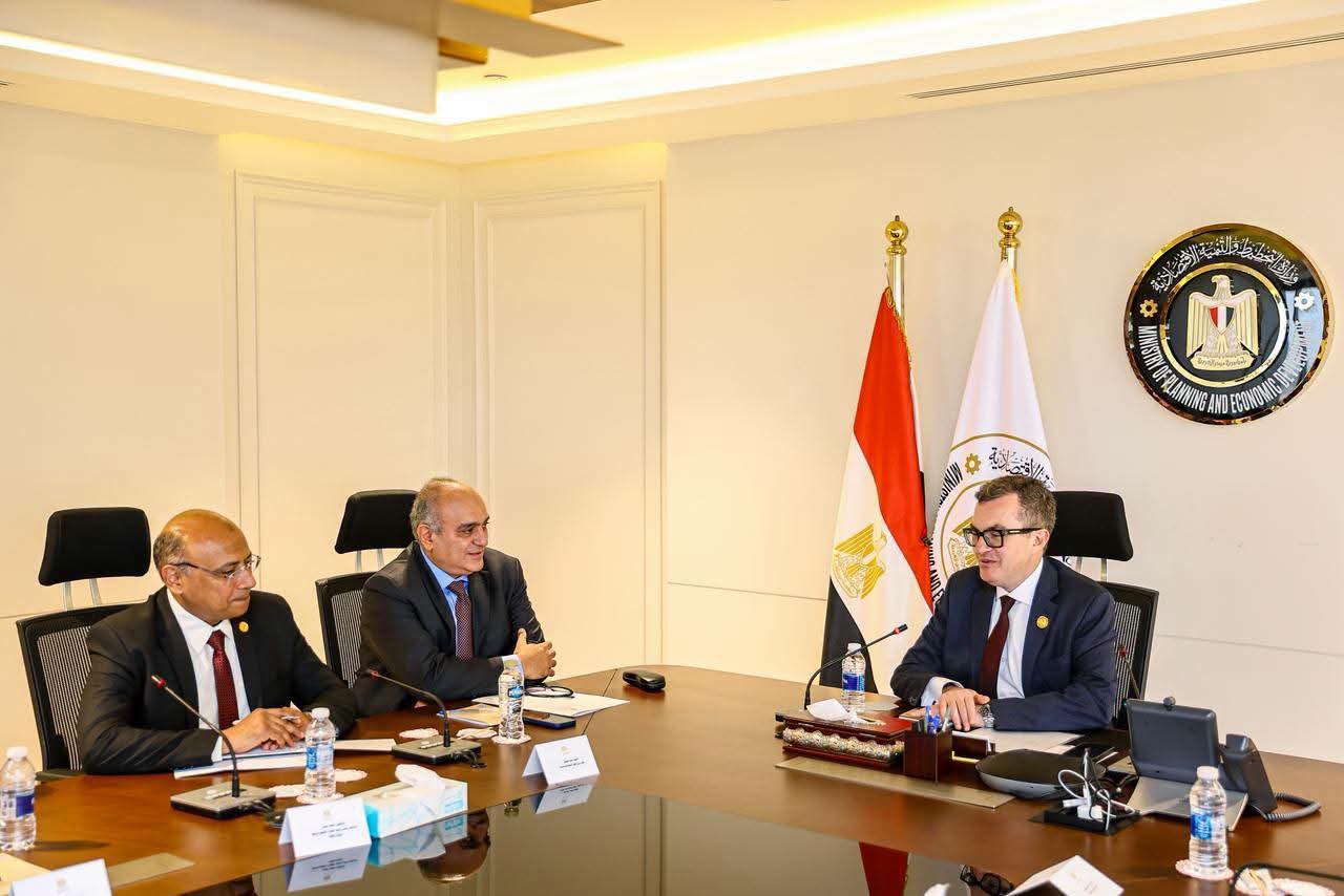 وزير التخطيط والتنمية الاقتصادية يبحث مستجدات تطبيق “موازنة البرامج والأداء” لتطوير منظومة التخطيط وإدارة الاستثمارات الحكومية