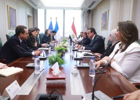 وزير الصحة يستقبل الوزيرة الفرنسية لتعزيز الشراكة الصحية بين مصر وفرنسا