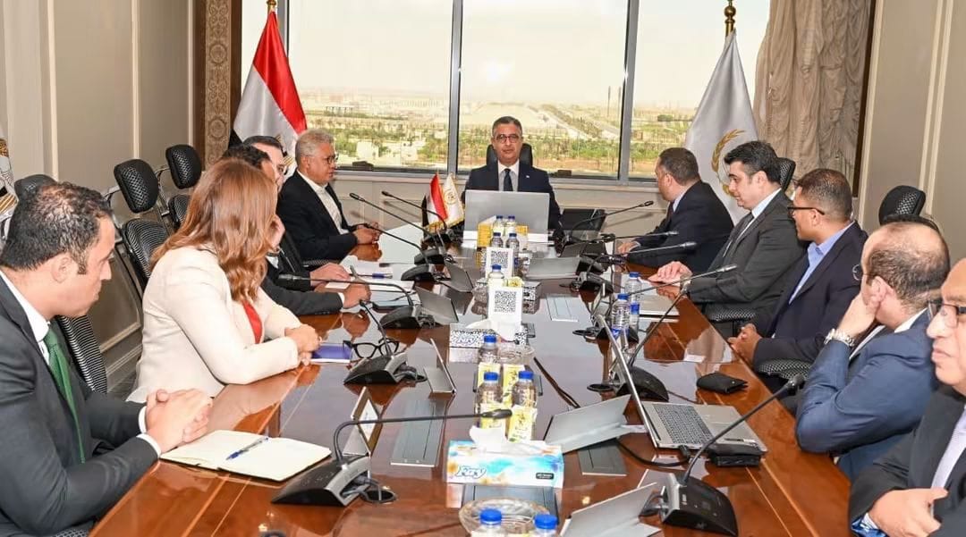 وزير التموين يبحث مع أورانج مصر تنفيذ مشروع “كاري أون” لتطوير المنافذ بالحلول الرقمية
